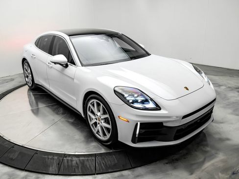 Used 2025 Porsche Panamera w/ Premium Package image 22