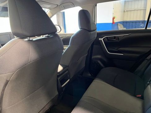 Used 2019 Toyota RAV4 LE image 17