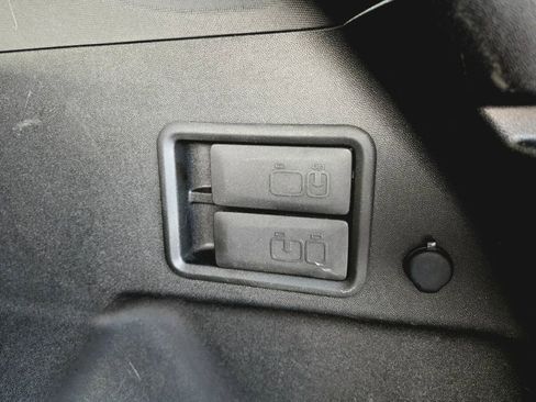 Used 2018 Chevrolet Equinox LT image 22