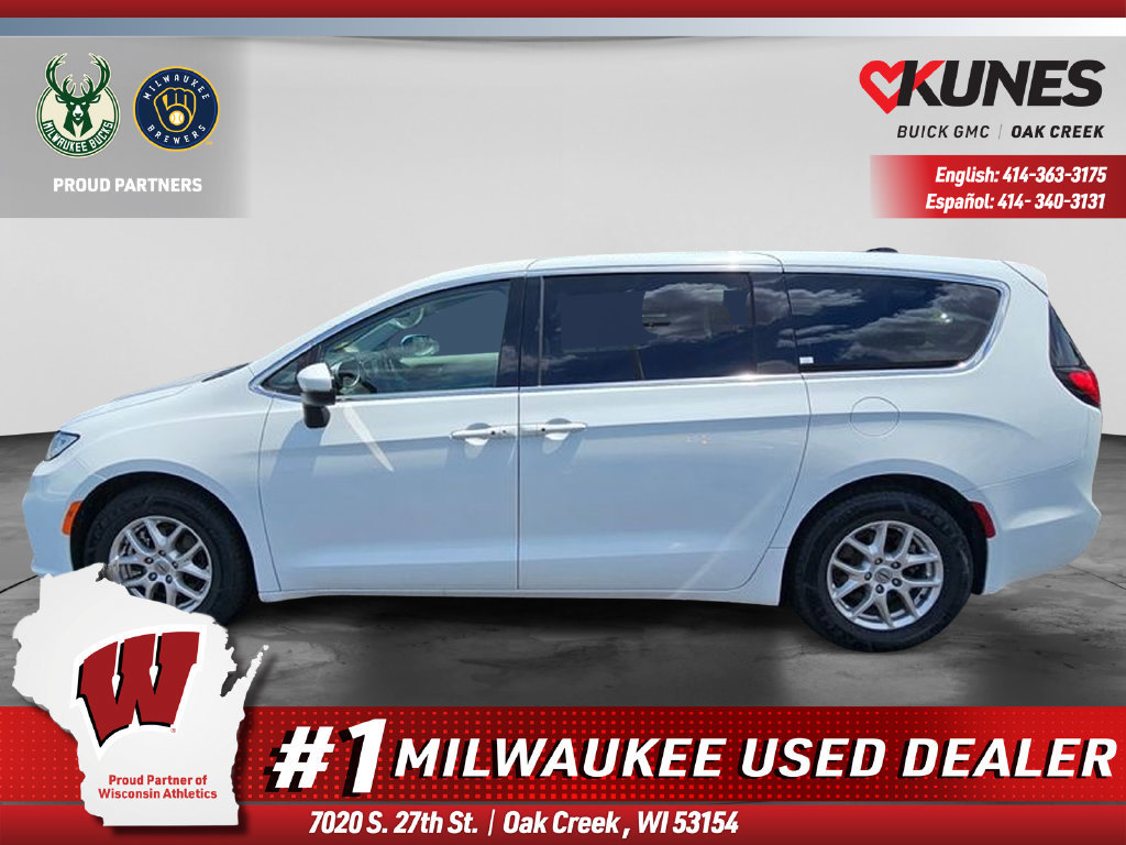 Used 2023 Chrysler Pacifica Touring-L FWD image 6