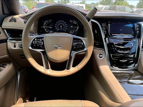 Used 2019 Cadillac Escalade ESV Platinum AWD/4WD image 10
