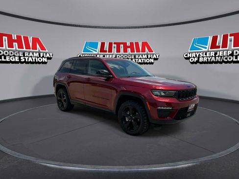 Used 2023 Jeep Grand Cherokee Limited w/ Luxury Tech Group II AWD/4WD image 2