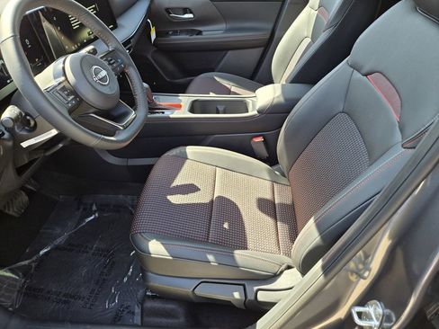 New 2026 Nissan Kicks SR FWD image 11