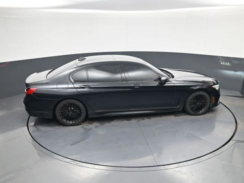 Used 2021 BMW 750i xDrive w/ Executive Package image 32