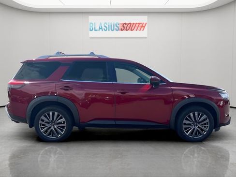 Used 2023 Nissan Pathfinder SL w/ SL Premium Package AWD/4WD image 2