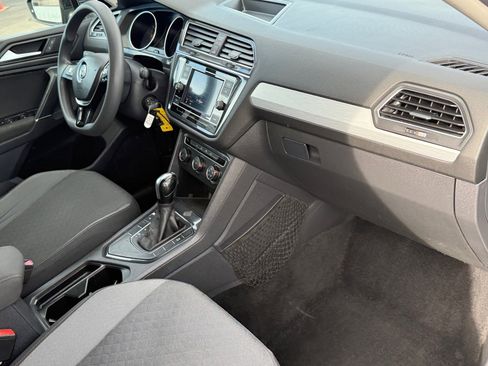 Used 2020 Volkswagen Tiguan S image 11