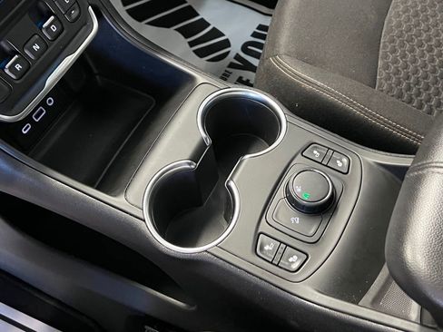 Used 2018 GMC Terrain SLE w/ Driver Convenience Package image 30