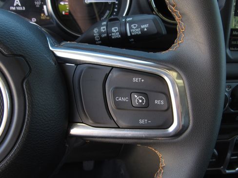 Used 2023 Jeep Wrangler Unlimited Sahara AWD/4WD image 25