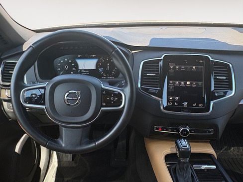 Used 2018 Volvo XC90 T6 Momentum w/ Convenience Package AWD/4WD image 2