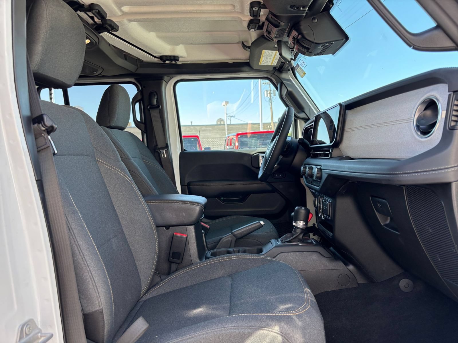 Used 2025 Jeep Wrangler Unlimited Sahara AWD/4WD image 35