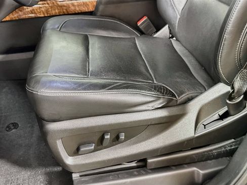 Used 2020 Chevrolet Suburban Premier AWD/4WD image 22