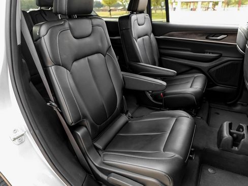 Used 2023 Jeep Grand Cherokee L Limited image 45