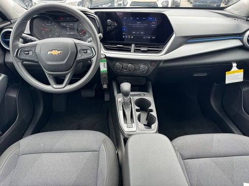 Certified 2025 Chevrolet Trax LS FWD image 13