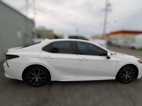 Used 2023 Toyota Camry SE image 4