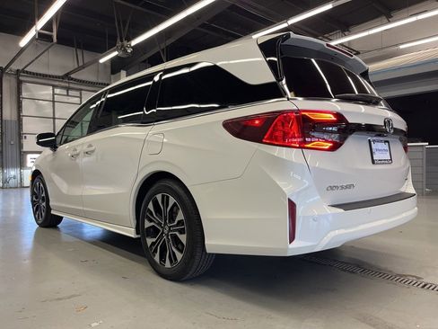 Used 2025 Honda Odyssey Elite image 5