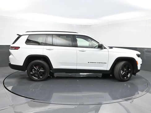 Used 2023 Jeep Grand Cherokee L Laredo image 46