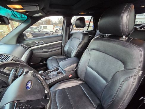 Used 2016 Ford Explorer XLT w/ Equipment Group 202A image 13