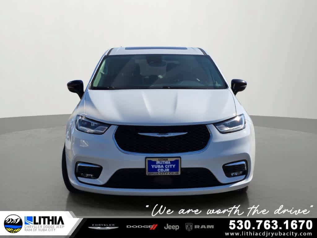 Used 2024 Chrysler Pacifica Limited FWD image 1