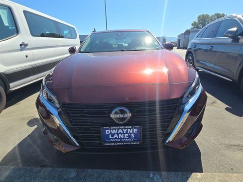 Used 2023 Nissan Altima 2.5 SV image 2
