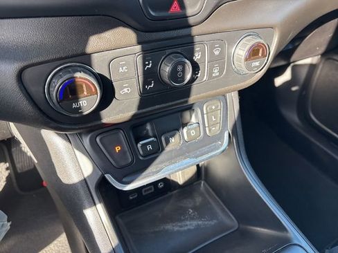 Used 2019 GMC Terrain SLT image 21