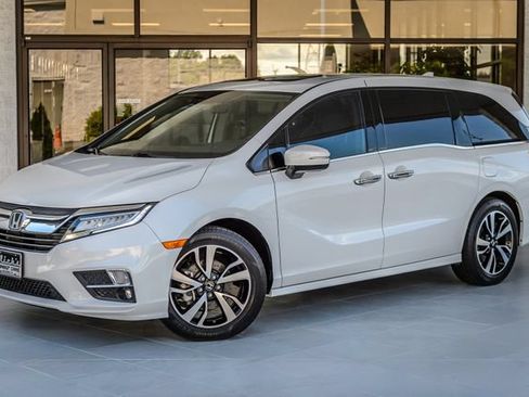 Used 2020 Honda Odyssey Elite image 2