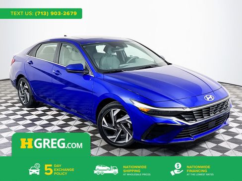Used 2025 Hyundai Elantra SEL image 1