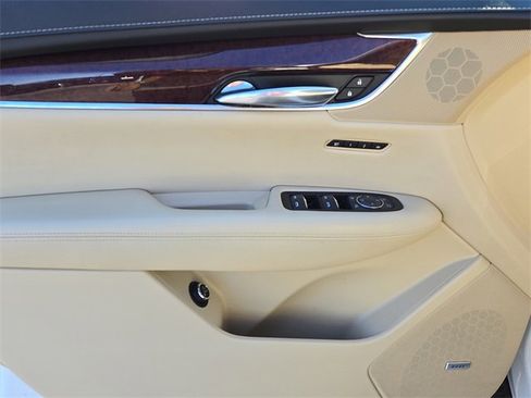 Used 2017 Cadillac XT5 Luxury w/ Driver Awareness Package image 12