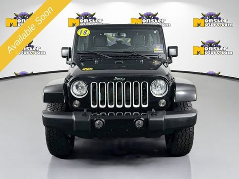 Used 2018 Jeep Wrangler Unlimited Sahara w/ Connectivity Group AWD/4WD image 2