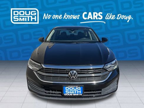 Used 2024 Volkswagen Jetta SE image 8