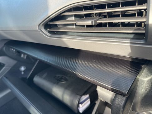 Used 2024 Subaru Crosstrek 2.0i Premium image 32