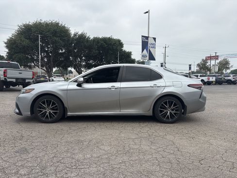 Used 2024 Toyota Camry SE FWD image 5