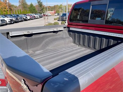 Used 2020 Nissan Frontier SV image 28