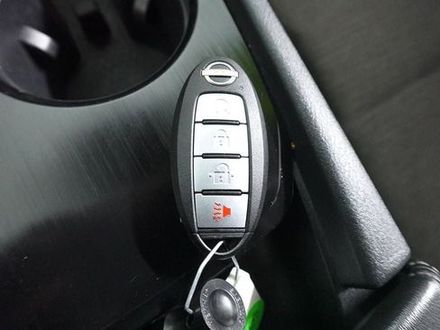 Used 2022 Nissan Rogue SV image 32