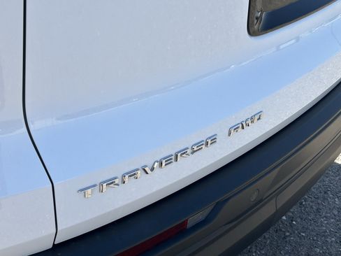 Used 2024 Chevrolet Traverse LS AWD/4WD image 9