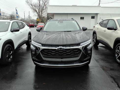 New 2026 Chevrolet Trax LT w/ LT Convenience Package FWD image 2