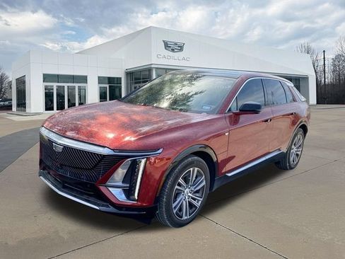 Certified 2024 Cadillac Lyriq Luxury w/ LPO, Floor Liner Package RWD image 9