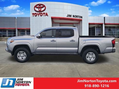 Used 2022 Toyota Tacoma SR5 RWD image 5