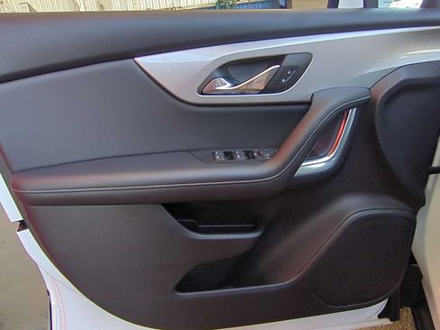 Used 2025 Chevrolet Blazer LT FWD image 10
