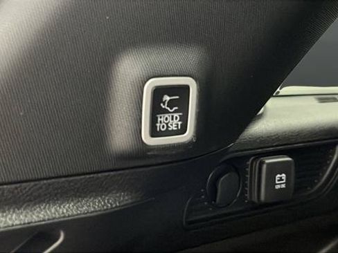 Used 2025 Jeep Grand Cherokee Limited AWD/4WD image 27
