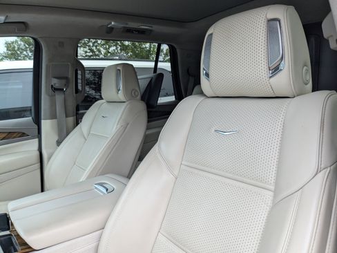 Used 2023 Cadillac Escalade Sport Platinum w/ LPO, ONYX Package AWD/4WD image 6