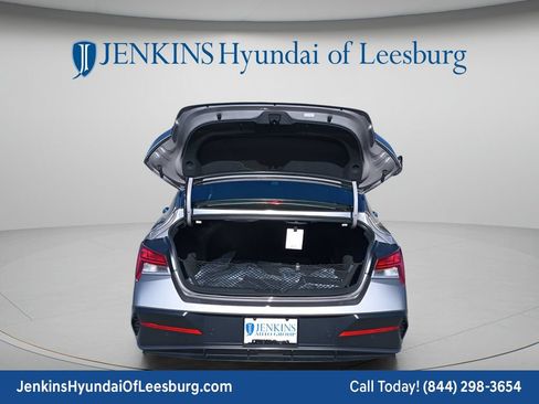 Certified 2024 Hyundai Elantra Limited FWD image 17