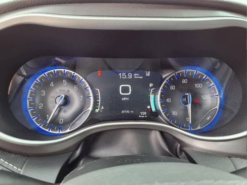 Used 2024 Chrysler Pacifica Touring-L FWD image 27