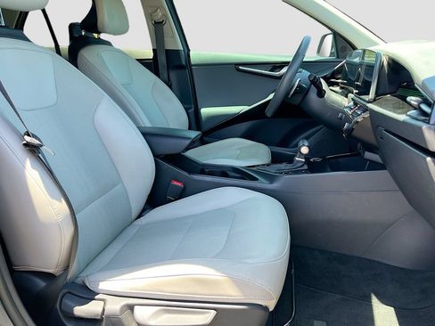 Used 2023 Kia Niro EX FWD image 28
