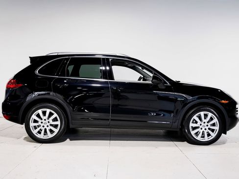 Used 2013 Porsche Cayenne Diesel AWD/4WD image 2