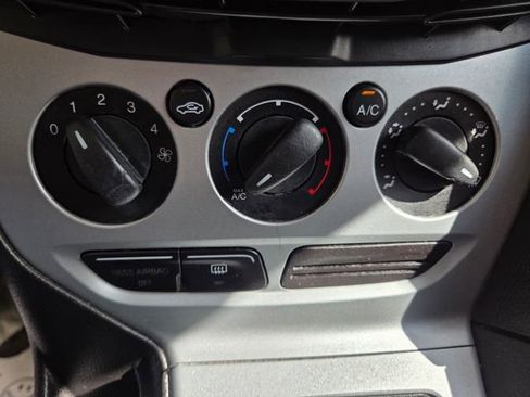 Used 2012 Ford Focus SE FWD image 30