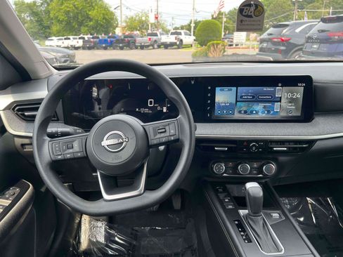 Used 2025 Nissan Kicks SV AWD/4WD image 22