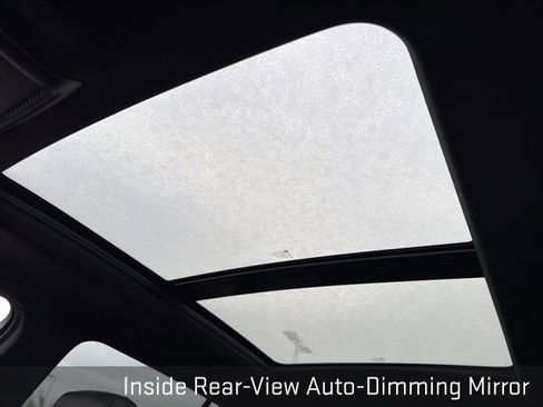 Used 2025 Cadillac XT6 Premium Luxury image 31