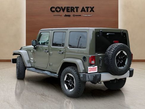 Used 2015 Jeep Wrangler Unlimited Sahara w/ Max Tow Package AWD/4WD image 3