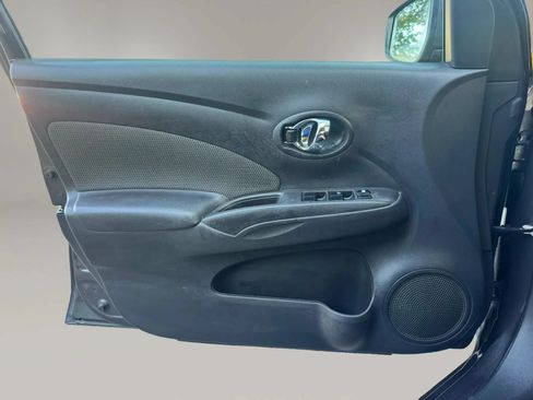 Used 2015 Nissan Versa SV FWD image 5