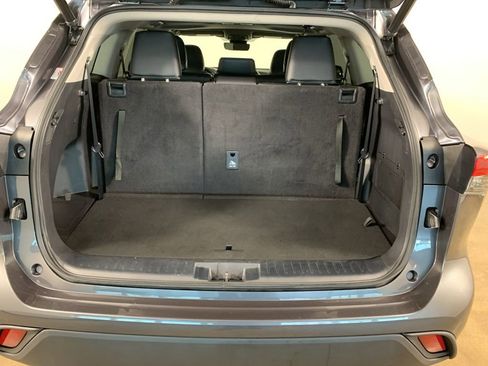 Used 2023 Toyota Highlander XLE AWD/4WD image 15